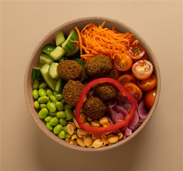 Salad bowl with falafel.