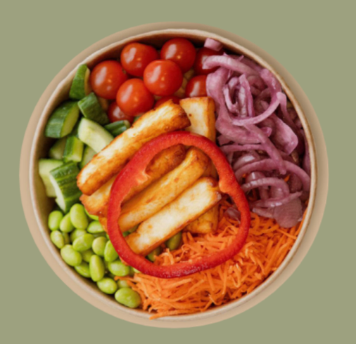 Salad bowl with fried halloumi.
