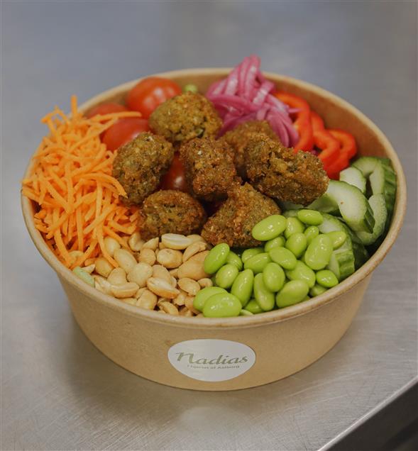 Salad bowl with falafel.