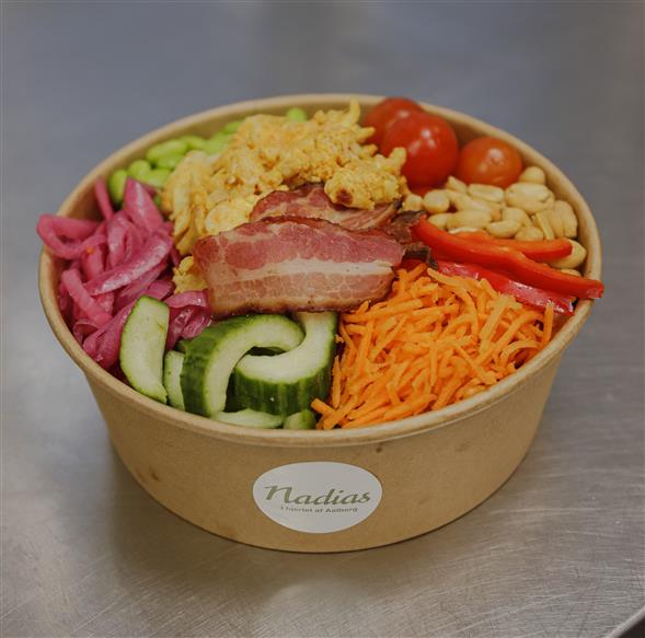 Salad bowl with Chicken and Bacon